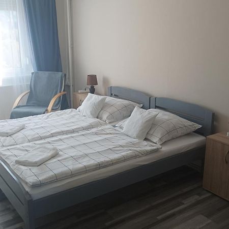 Panel Hause Kazincbarcika公寓 外观 照片