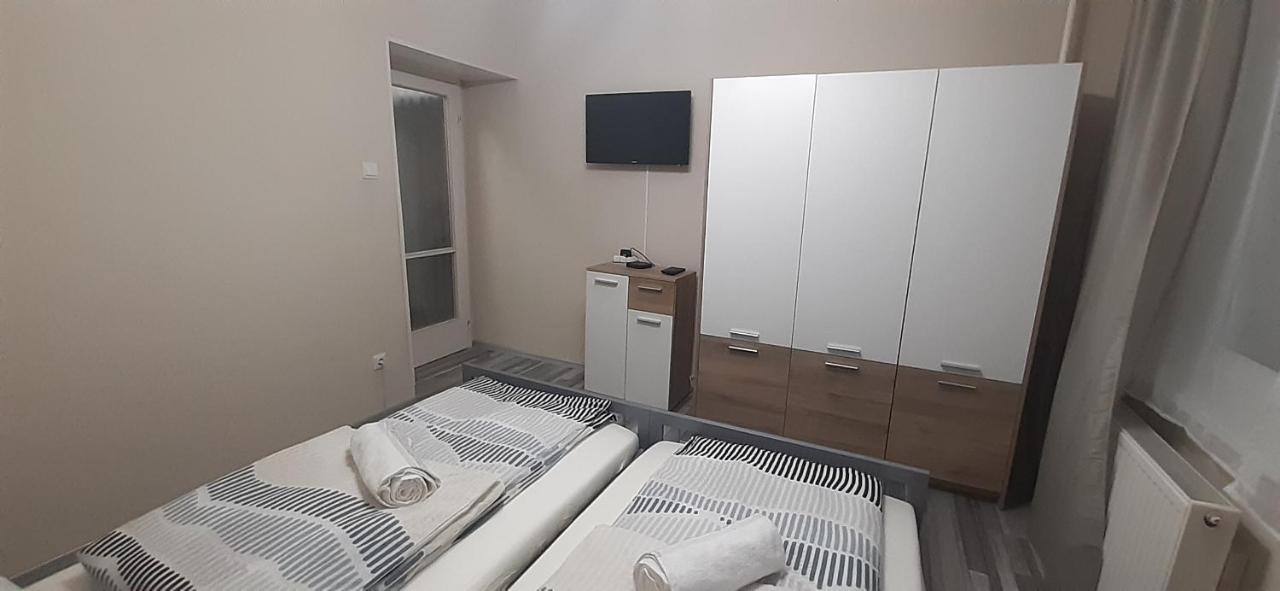 Panel Hause Kazincbarcika公寓 外观 照片